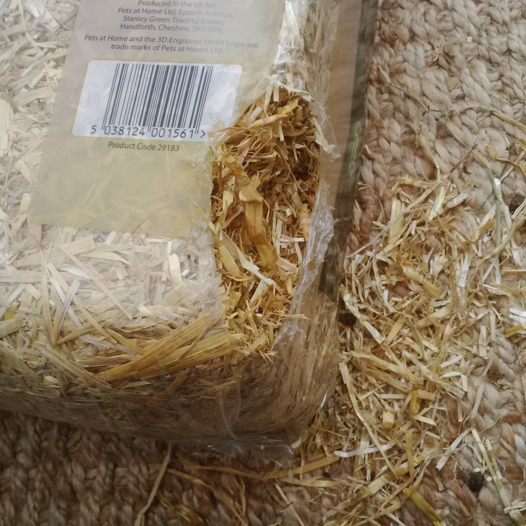 Bunstructed straw bale